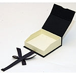 Linen Paper Utility/Large Pendant Box with Magnetic Closure