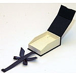 Linen Paper Pendant Box with Magnetic Closure