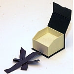 Linen Paper Ring Box with Magnetic Closure