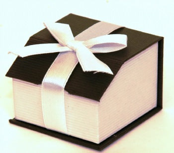 Linen Paper Ring Box with Magnetic Closure