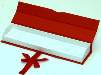 Linen Paper Bracelet Box with Magnetic Closure